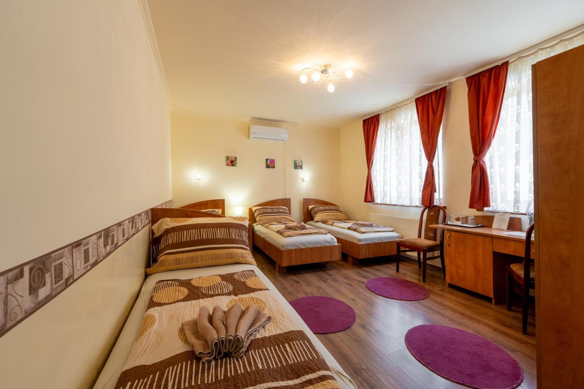Szenti Bed and breakfast 3*